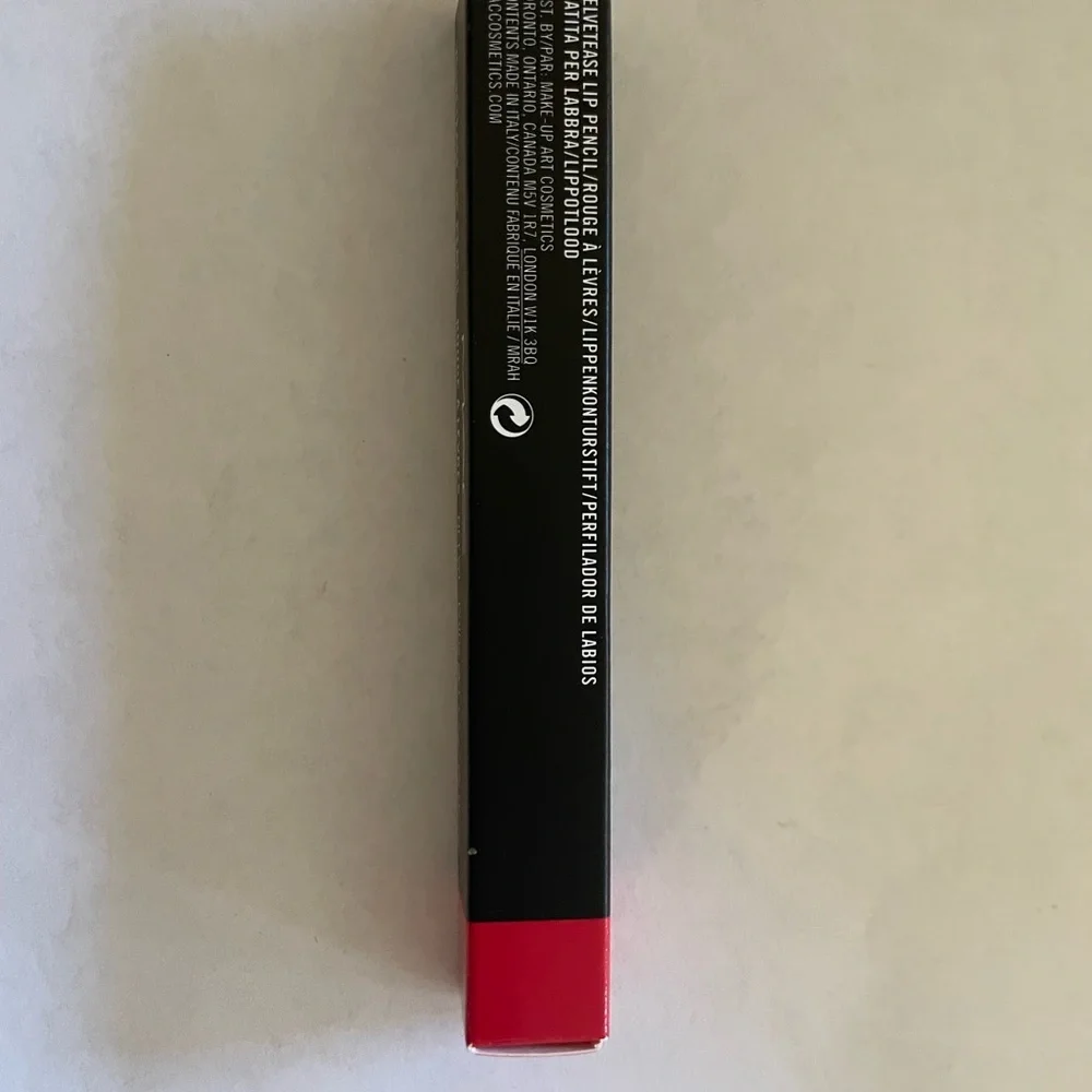 MAC Velvetease Lip Pencil ANYTHING GOES Full Size Brand New Shade Red